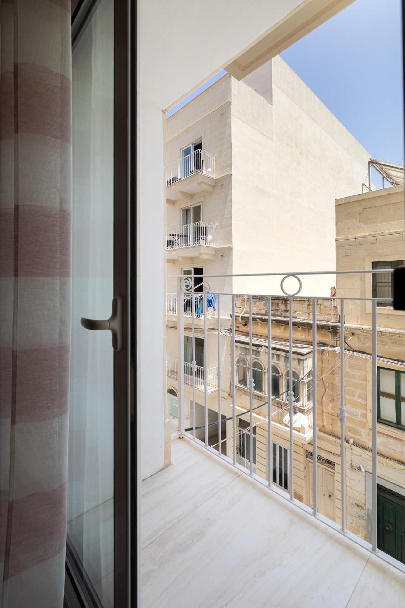 Edka Suites - Modern Sunlit 2Bd Apartments With Balconies - Close To Sliema Promenade, St Julian'S & St Georges Bay Gzira Extérieur photo